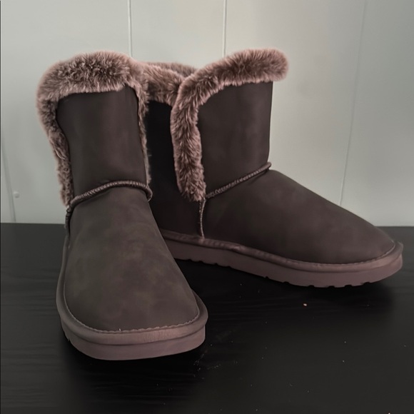 Lamo Shoes - Lamo Brown Winter Boots with Fur Lining and Slip-On Design